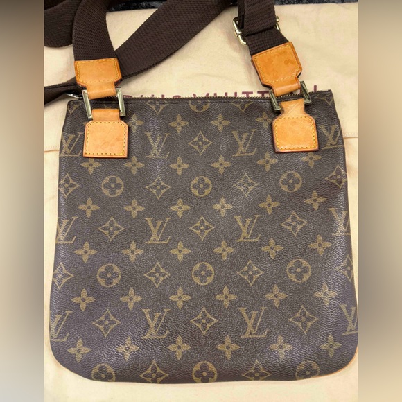 Authentic Louis Vuitton Monogram Canvas Pochette Bosphore Messenger Bag - Picture 3 of 8